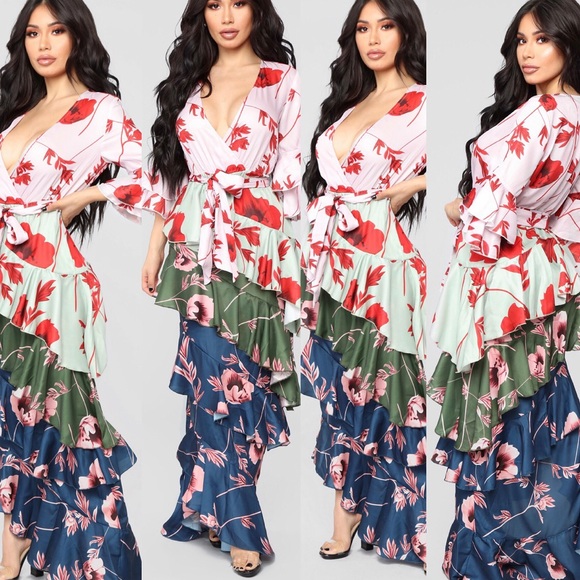 Fashion Nova Women's White & Red Printed 3/4 Sleeve Maxi Dress Size Small - Picture 1 of 2